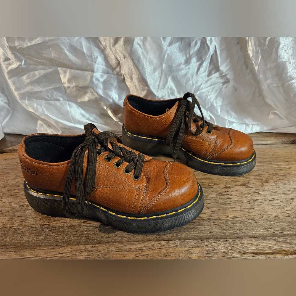 Dr. Martens brown chunky 5-eye captoe oxford, Womens size 8 US, 6 UK, 8651 AW004